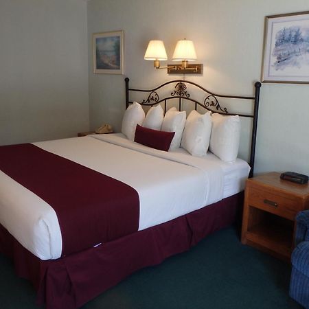 Americas Best Value Inn Saint Ignace Kamer foto