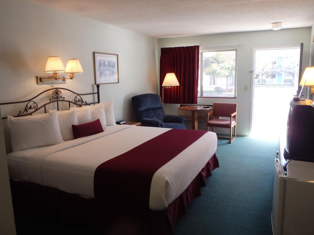 Americas Best Value Inn Saint Ignace Kamer foto
