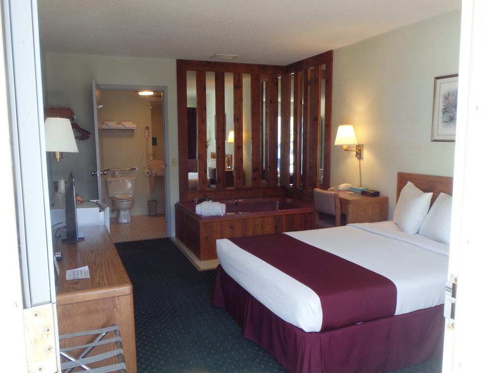 Americas Best Value Inn Saint Ignace Kamer foto