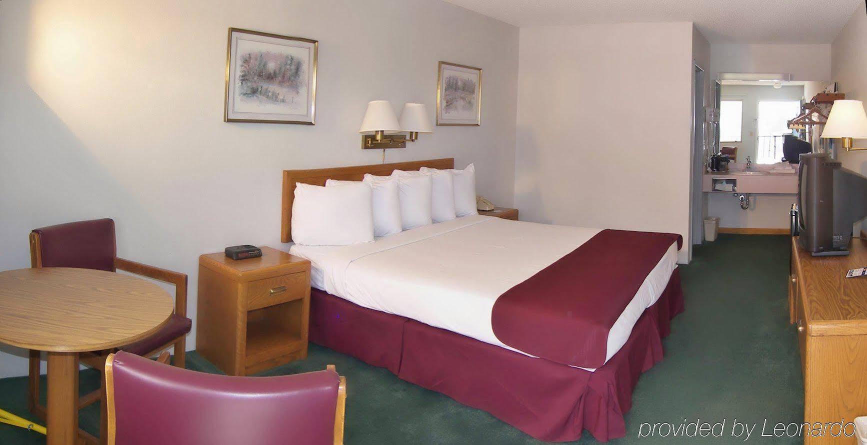 Americas Best Value Inn Saint Ignace Buitenkant foto