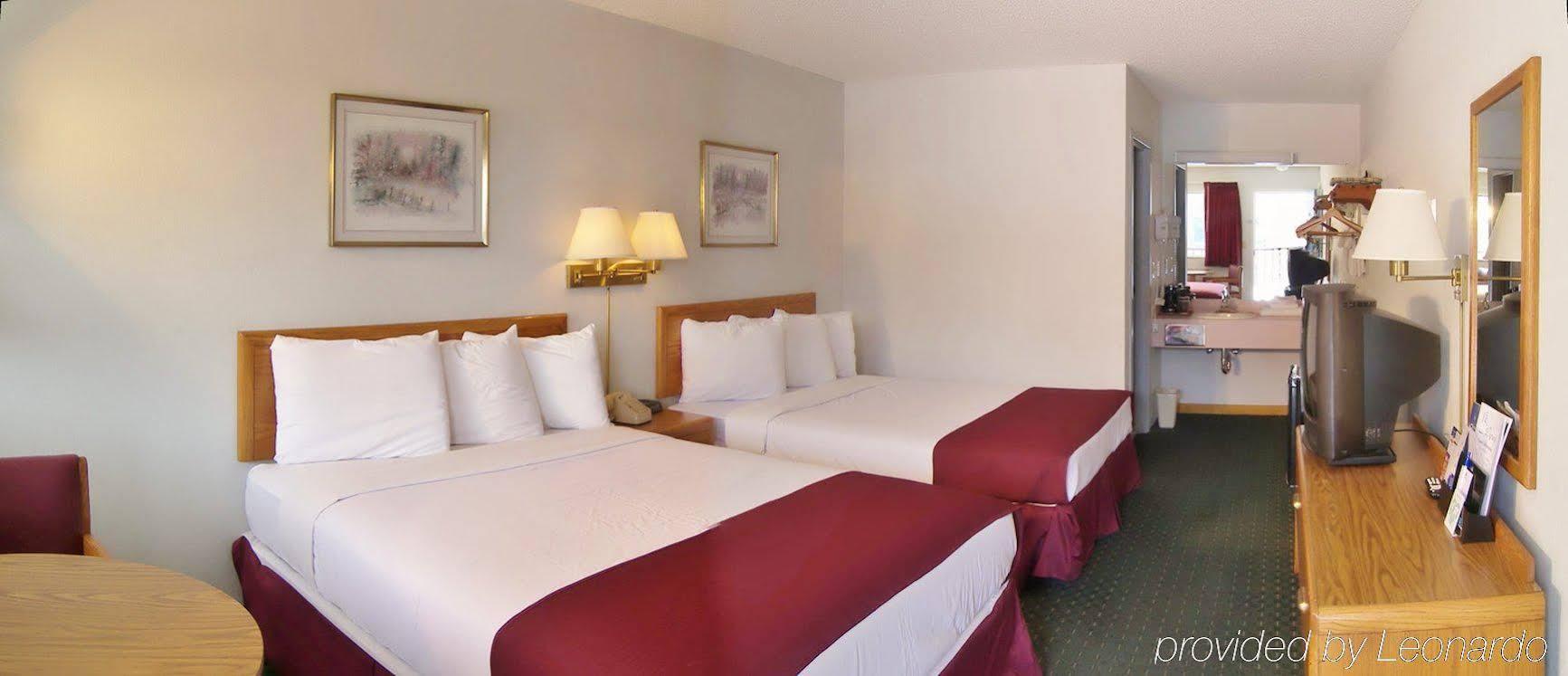 Americas Best Value Inn Saint Ignace Buitenkant foto