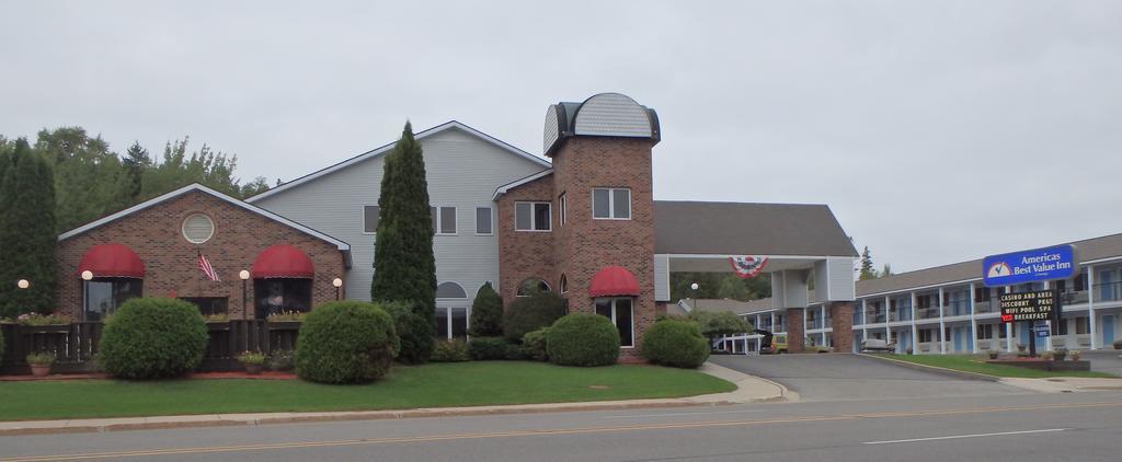 Americas Best Value Inn Saint Ignace Buitenkant foto