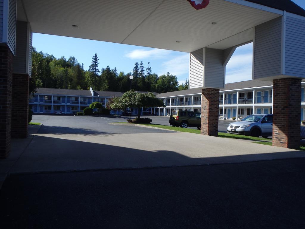 Americas Best Value Inn Saint Ignace Buitenkant foto