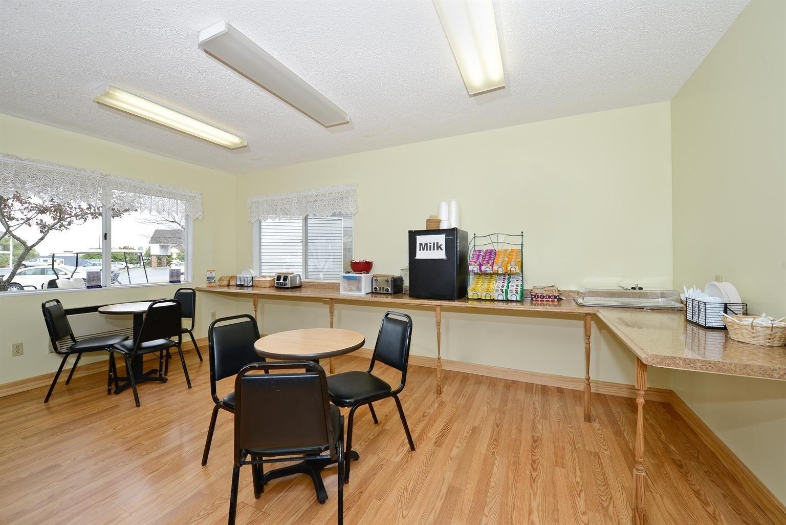 Americas Best Value Inn Saint Ignace Buitenkant foto