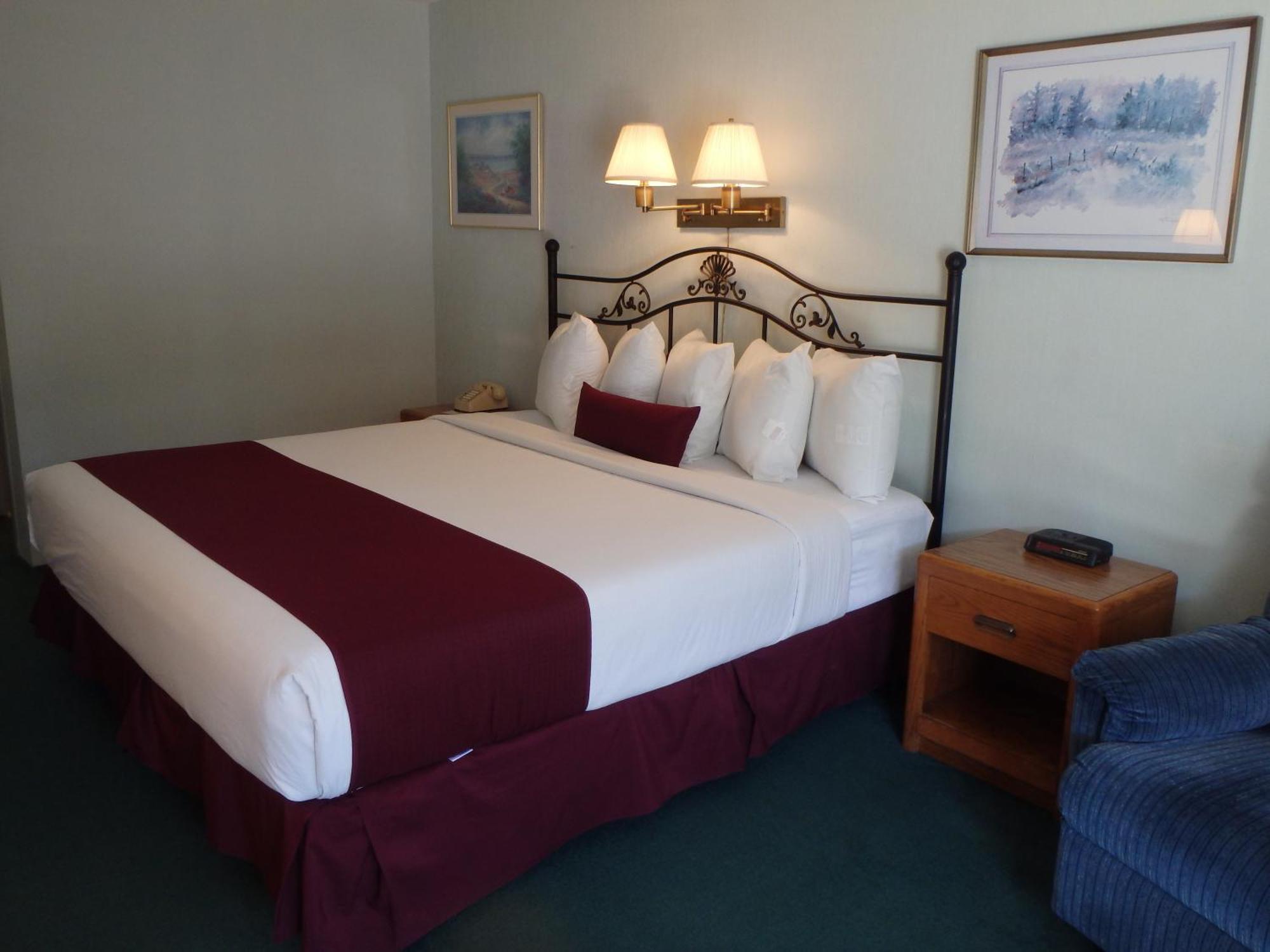 Americas Best Value Inn Saint Ignace Kamer foto