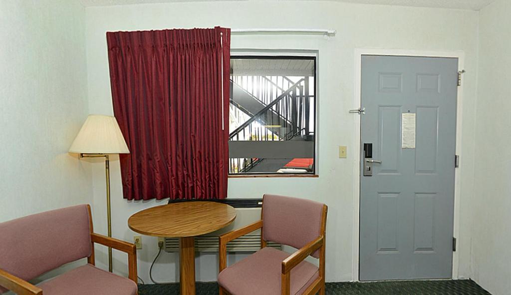 Americas Best Value Inn Saint Ignace Buitenkant foto