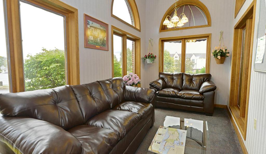 Americas Best Value Inn Saint Ignace Buitenkant foto