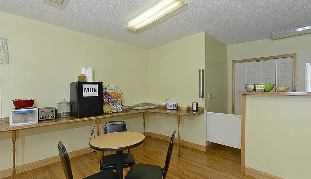 Americas Best Value Inn Saint Ignace Buitenkant foto
