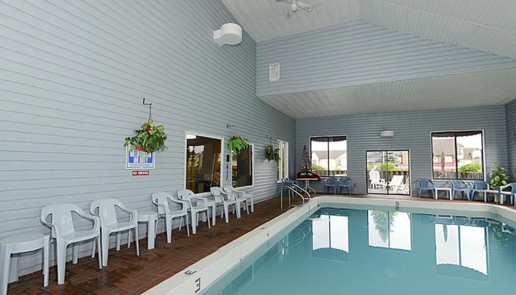 Americas Best Value Inn Saint Ignace Buitenkant foto