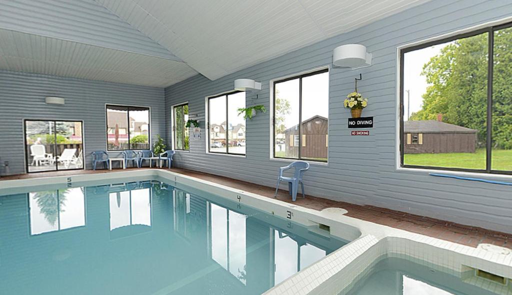 Americas Best Value Inn Saint Ignace Buitenkant foto