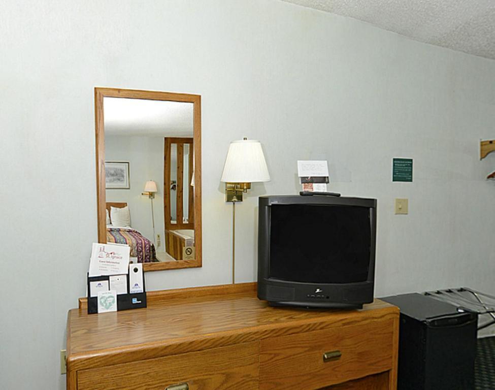 Americas Best Value Inn Saint Ignace Kamer foto