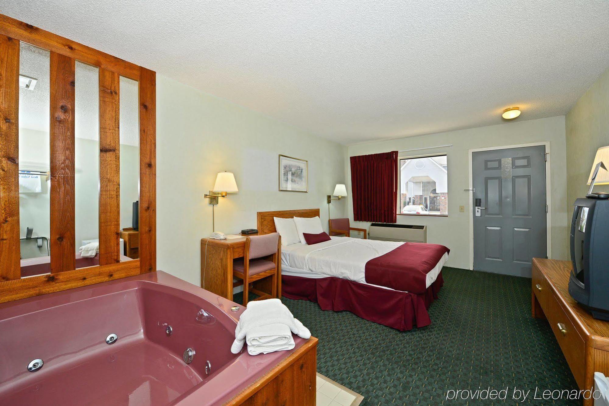 Americas Best Value Inn Saint Ignace Kamer foto