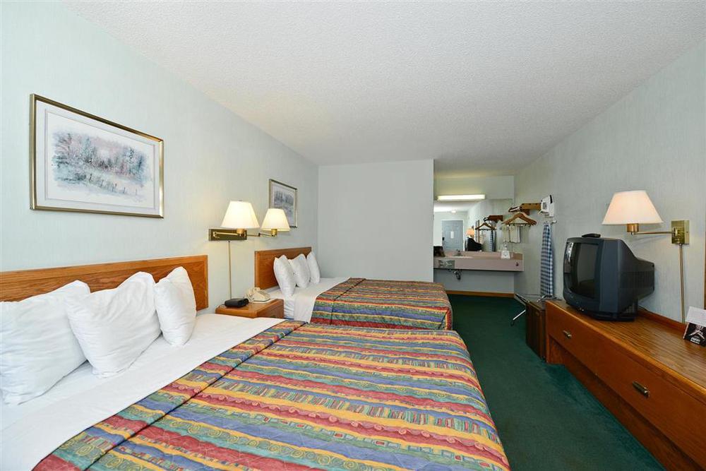 Americas Best Value Inn Saint Ignace Kamer foto